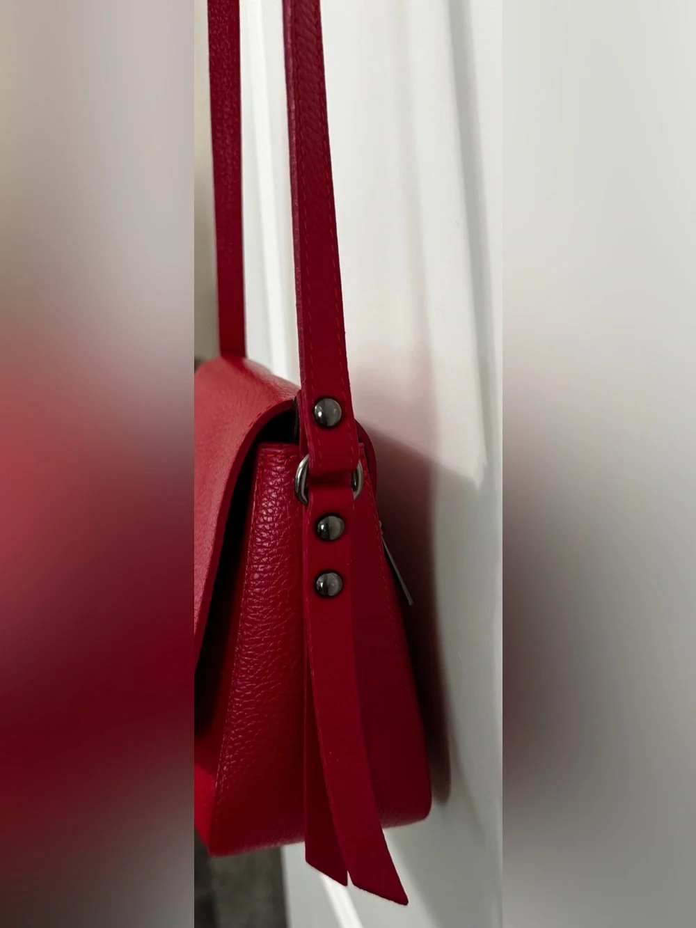 Carla Ferreri Red Pebbled Leather Crossbody Bag Made in Italy Adjustable Strap